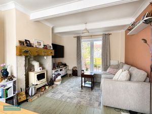 Sitting room- click for photo gallery